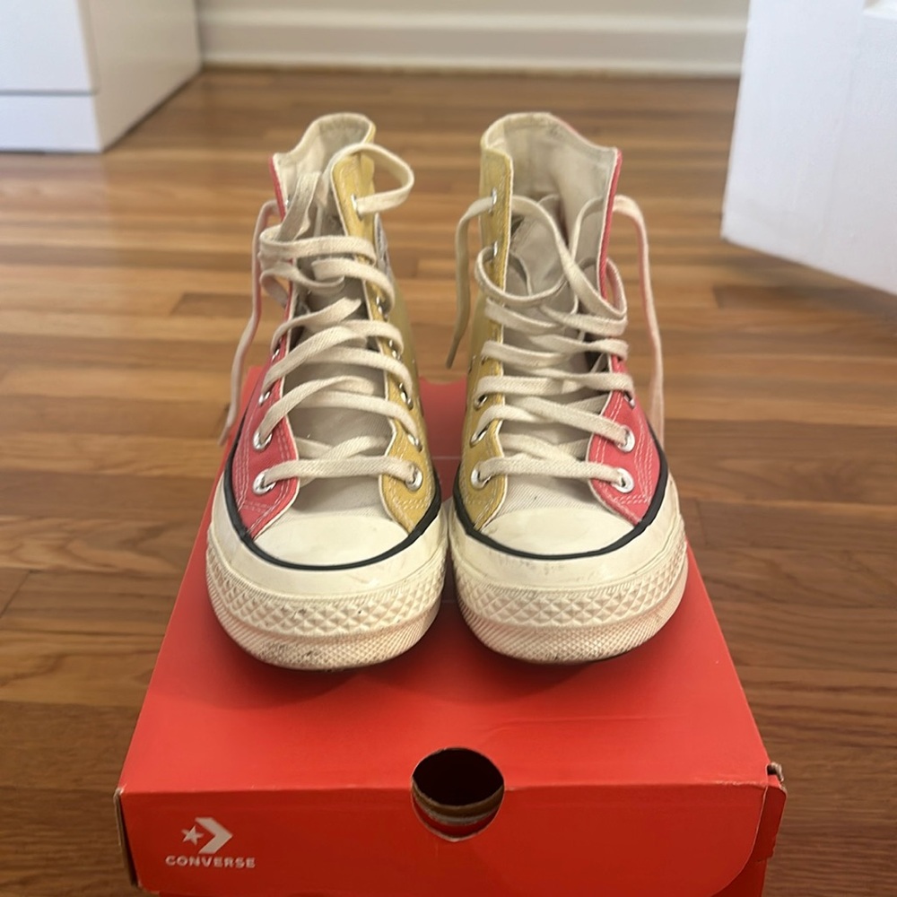 Two tone chuck taylor converse!